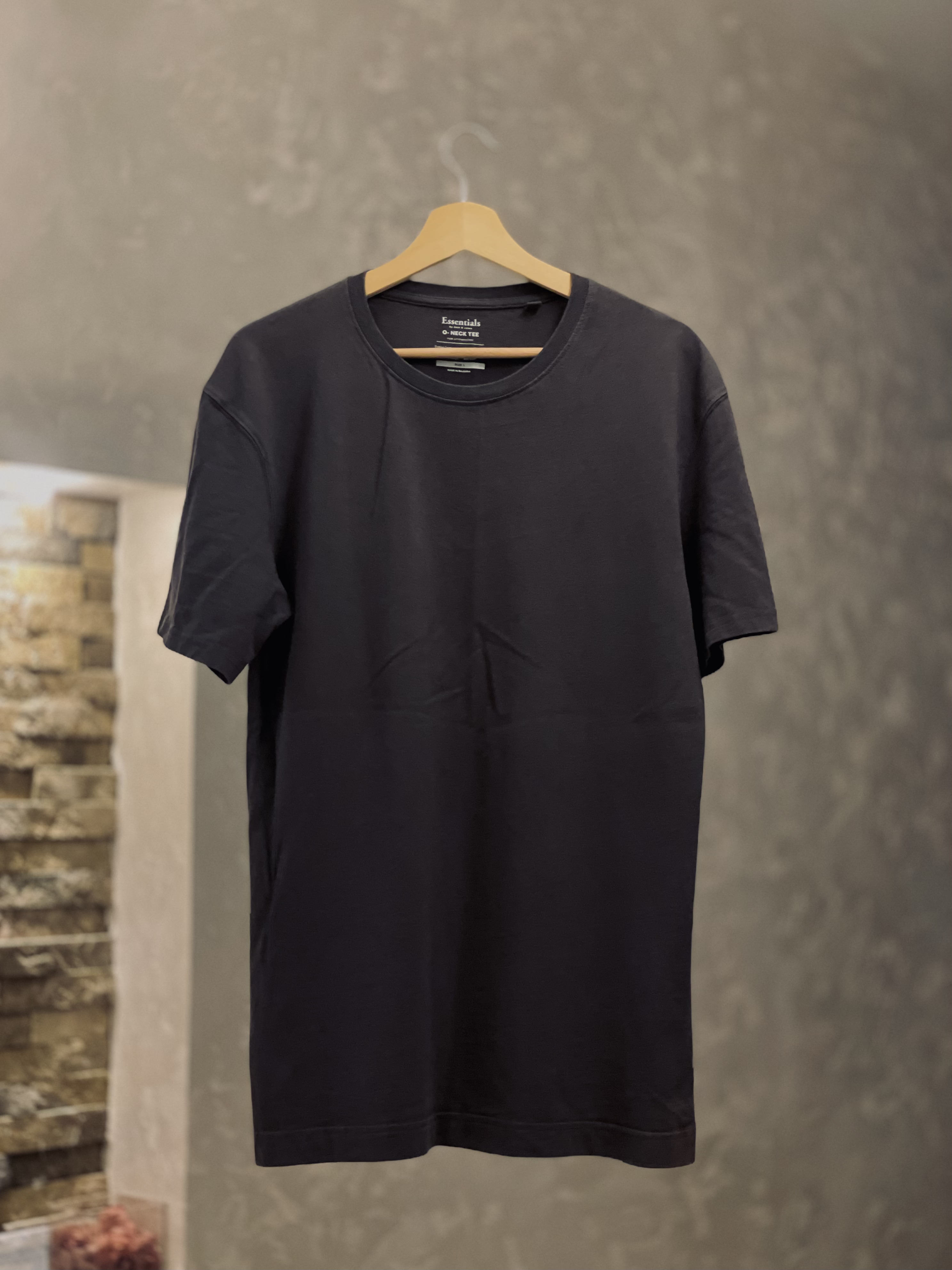 Essentials Grey T‑Shirt (M)